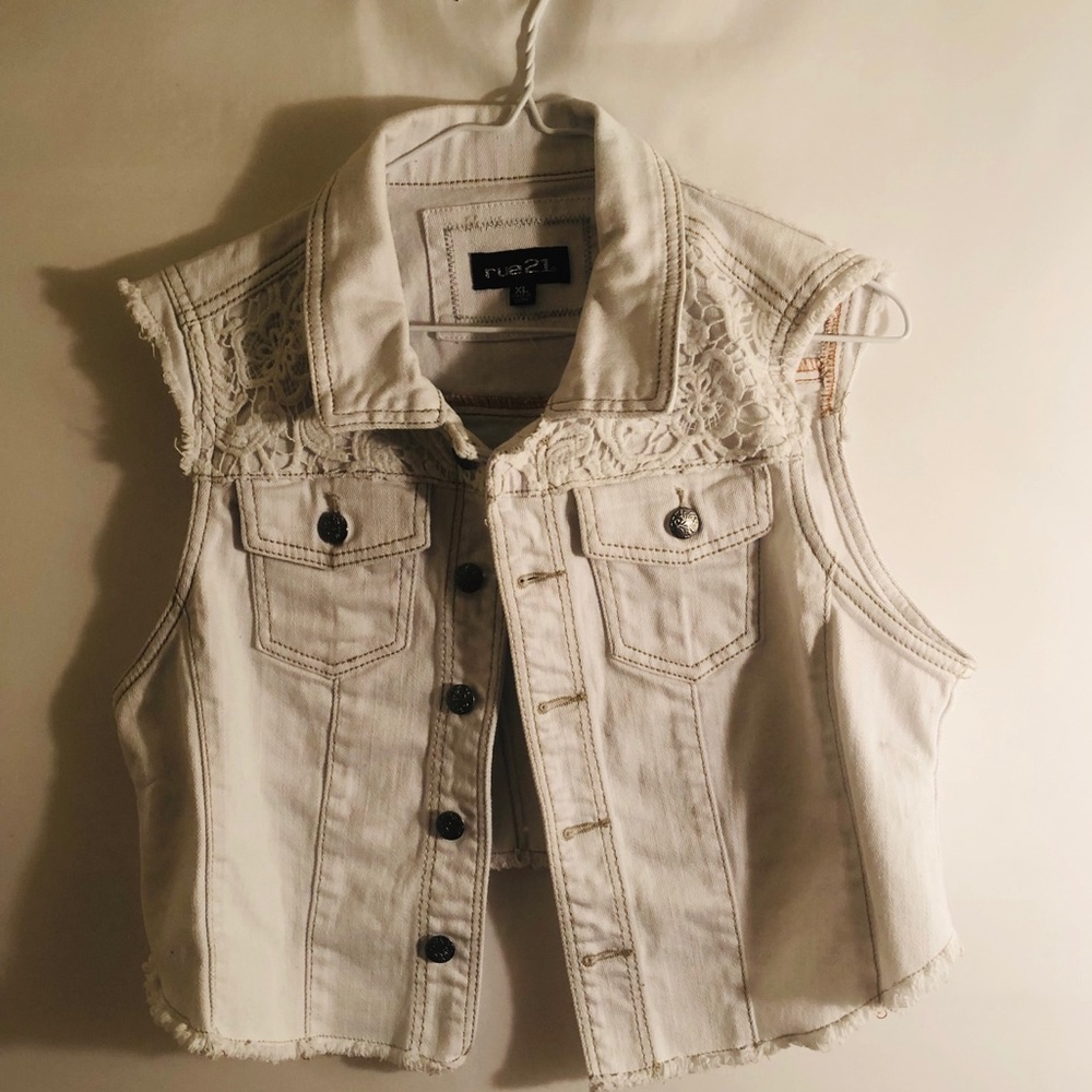 Rue21 Vest